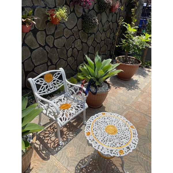 Kursi dan meja taman besi 1 set