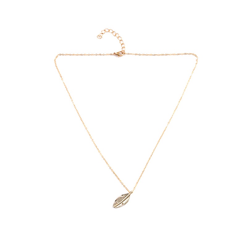 Kalung Rantai Klavikula Desain Daun Bahan Logam Warna Emas Aksen Zirkon Gaya Vintage Untuk Wanita