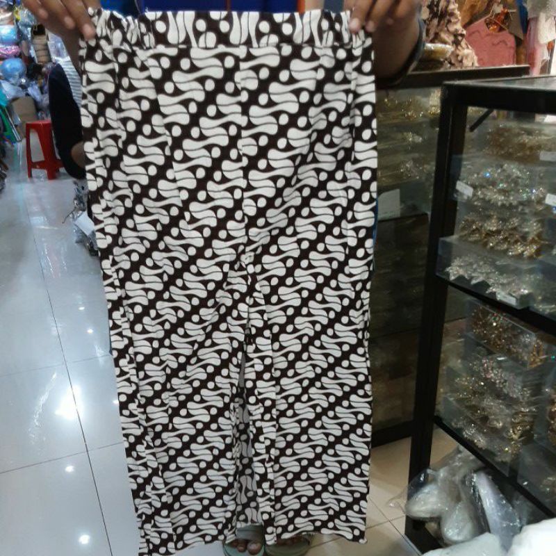 Celana Rok Batik