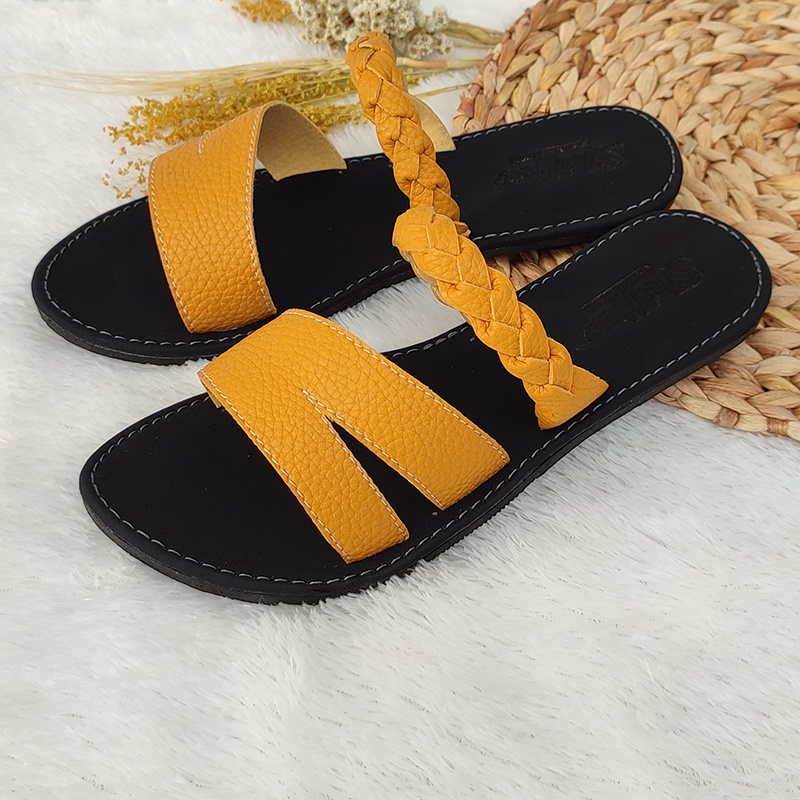 Sandal Wanita Flat Kepang Kulit Sintetis Sol Karet Non Slip Anti Licin