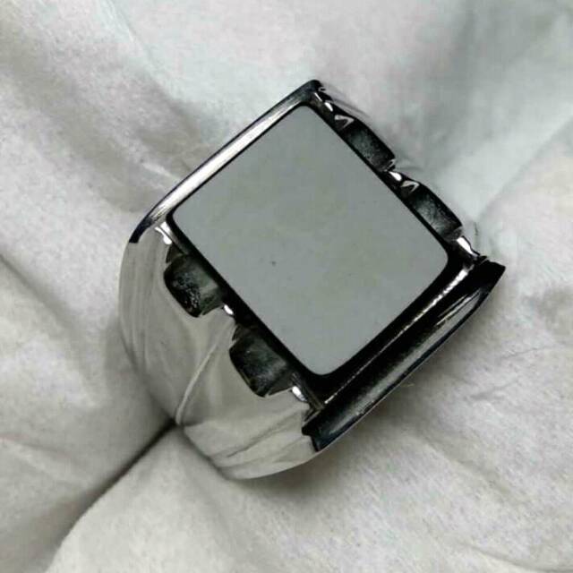 Black opal , cat eye