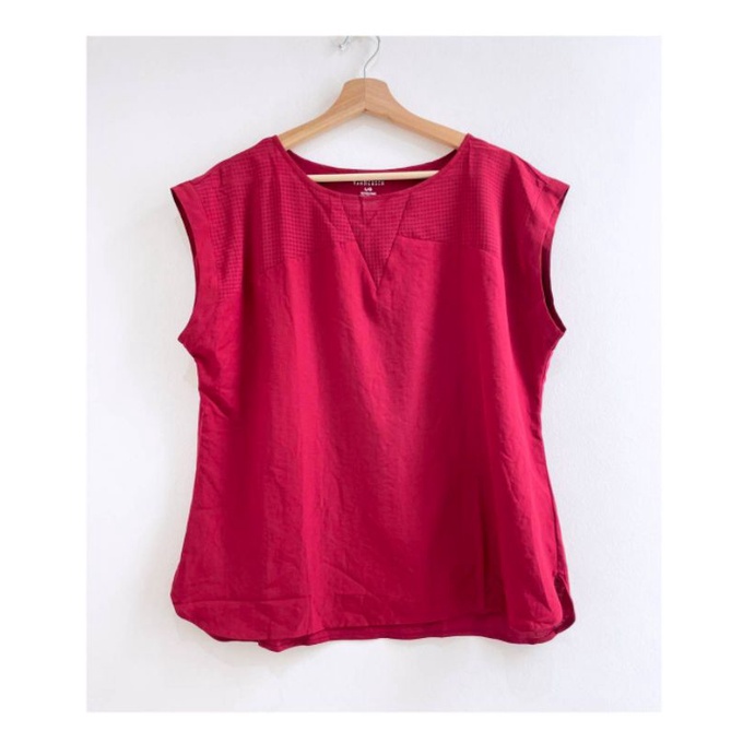 Van housen red capsleeve mixed media blouse