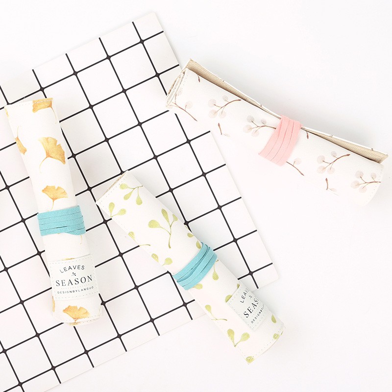 

Leaves Season Roll Up Pencil Case (Tempat Pensil)