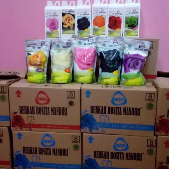 Pelicin dan pengharum pakaian Mawar Super Laundry botol 1 liter