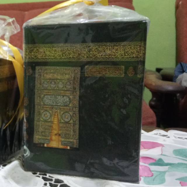 Miniatur ka'bah sedang