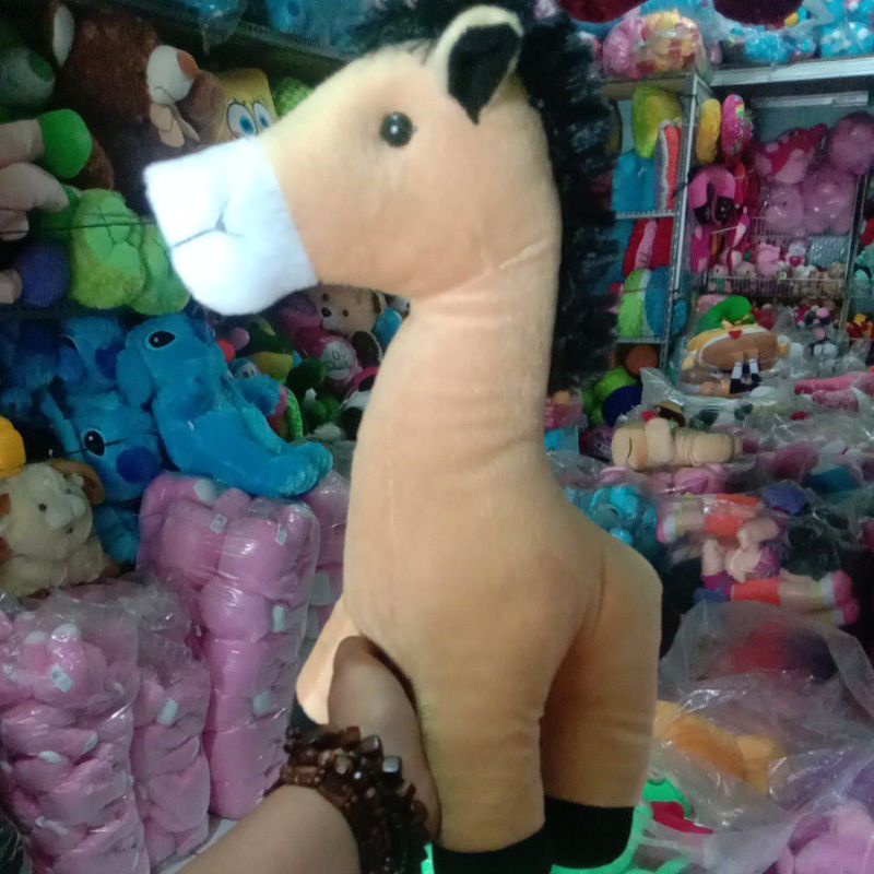 boneka kuda coklat