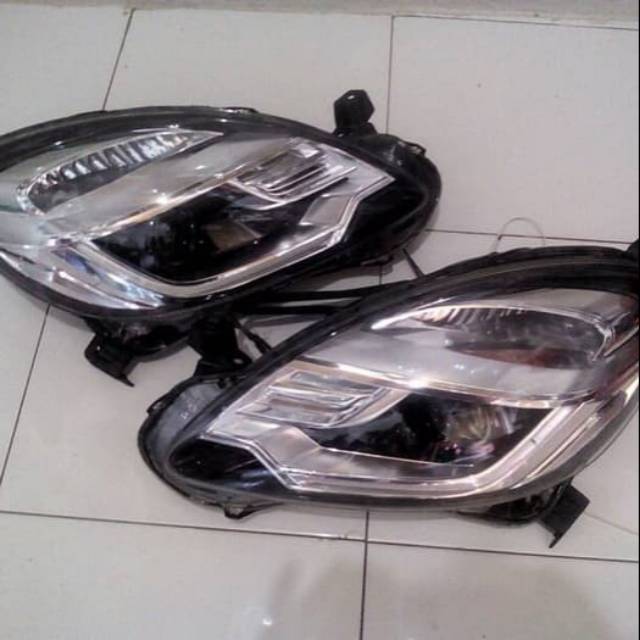 Headlamp / Lampu depan Mobilio RS