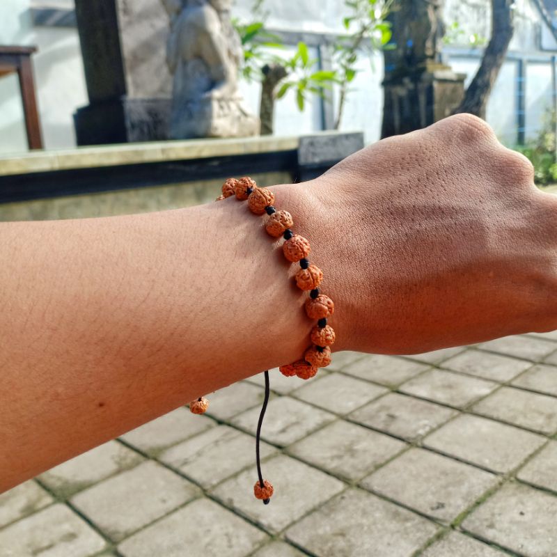 Gelang Genitri Split Tali Cina / Gelang Rudraksha Khas Bali / Gelang Rudraksa Bali / Aksesoris Rudraksa / Gelang GenitriKhas Bali / Gelang Kesehatan / Craft Dewata