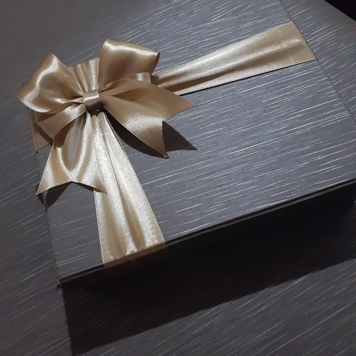 

Gift Box Coklat Serat Kayu Pita Coklat Muda / Kotak Hampers Hadiah 093