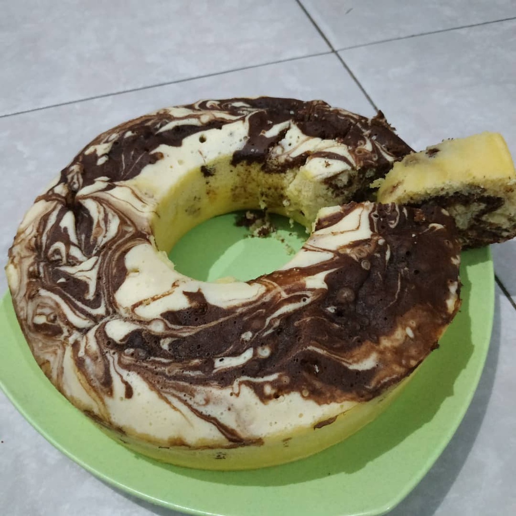 

BOLU BATIK COKLAT