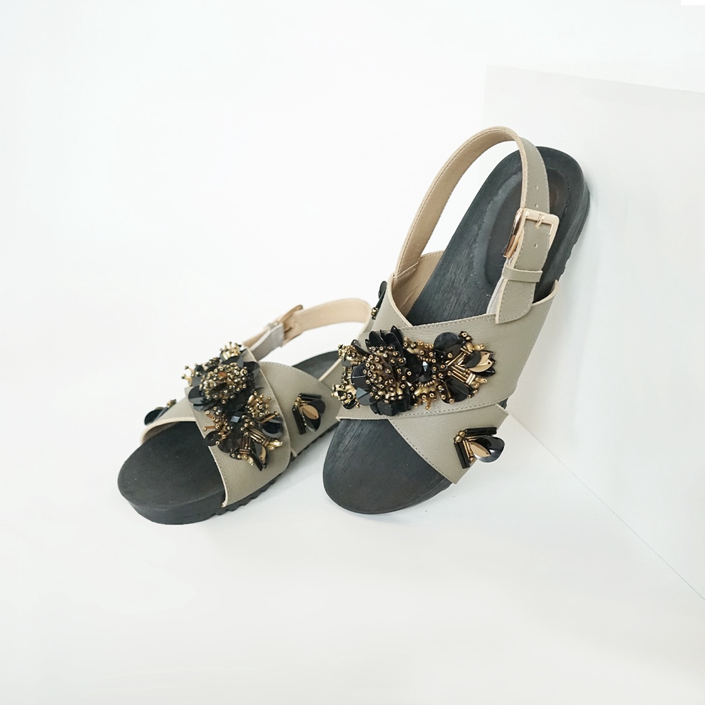 PVRA Sandal Wanita Cavvami Ash Signature