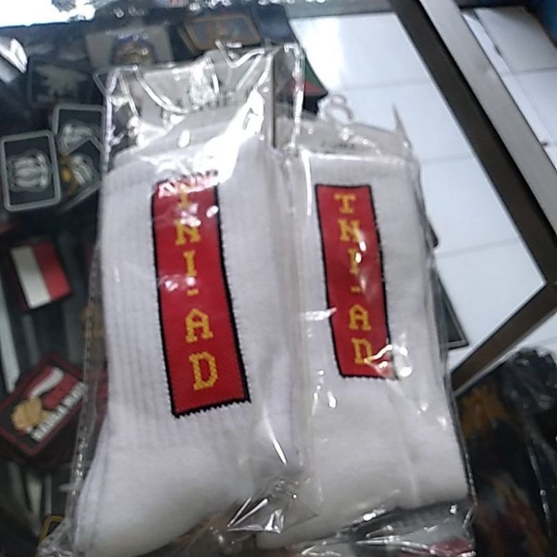 kaos kaki olahraga putih