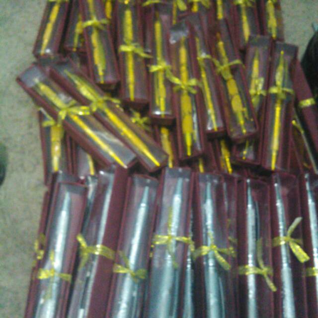 

Souvenir Pulpen Box 180rb Per-Pack Isi 100 Pcs