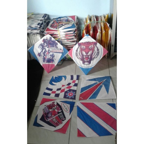 layangan plastik/kertas sablon/merah putih/kuning putih/ hijau putih , polos/pulas , ( isi 50 pcs la