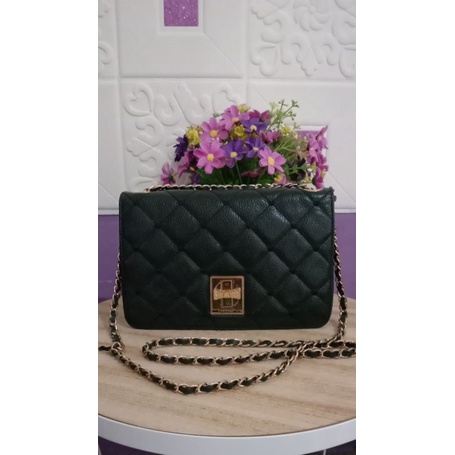 tas sling rantai brand lovcat warna hitam kulit asli preloved