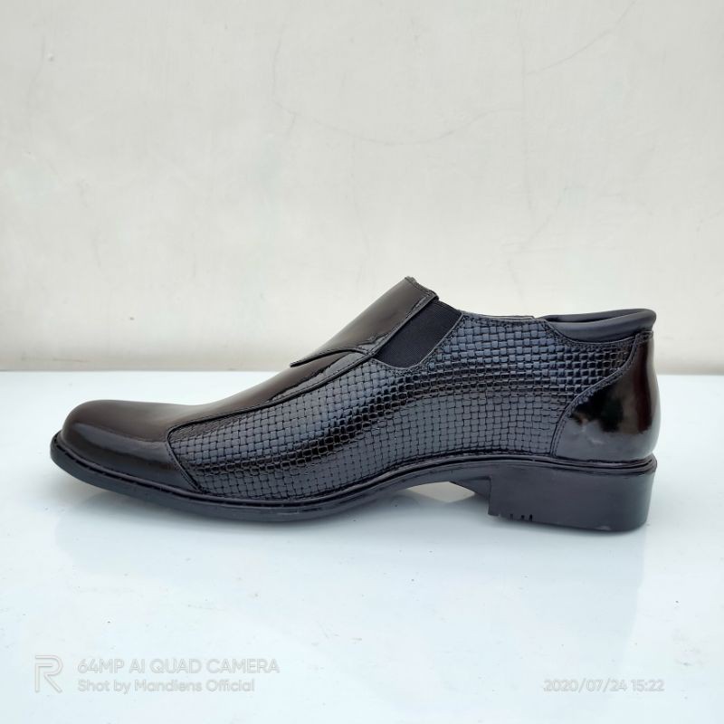 MANDIENS SJ384 - Sepatu Kulit Medali Pantofel Pria Formal Gaya Majapahit Export Quality