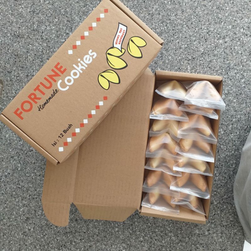 

Fortune Cookies Original kue kering ada kata kata dalam tekukan kue CUSTOM TEXT (isi 12 piece)