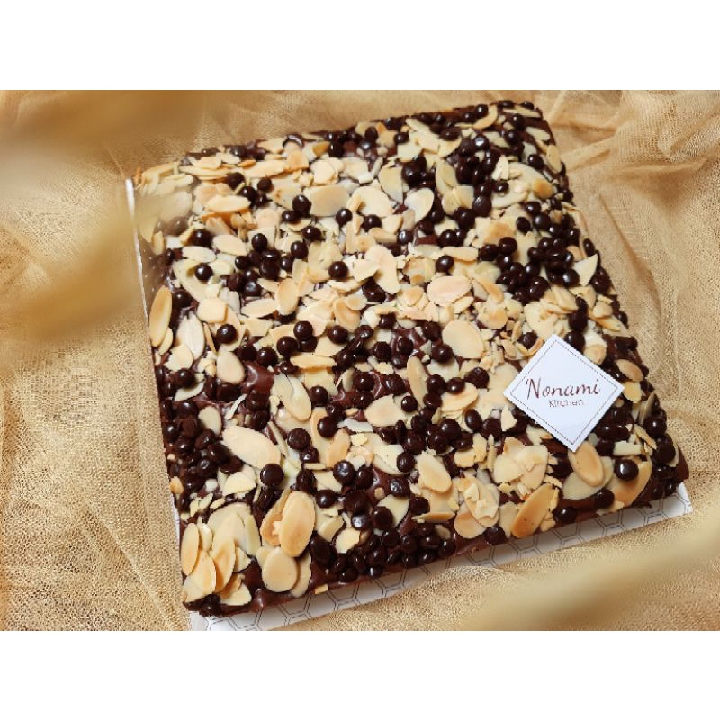 

FUDGY BROWNIES (family size)