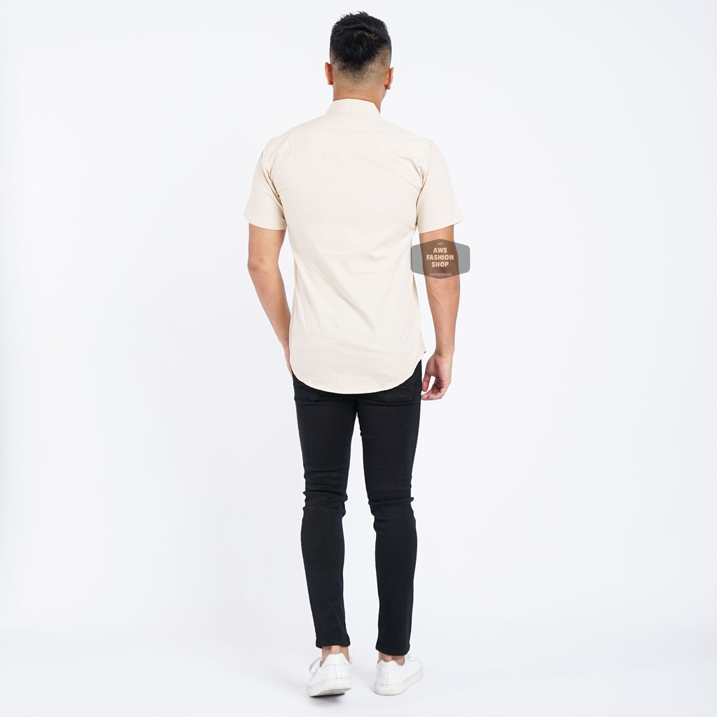 Kemeja Pria Lengan Pendek Polos Cream Krem Kemeja Slimfit Kemeja Polos Casual 819 - EightNineTeen