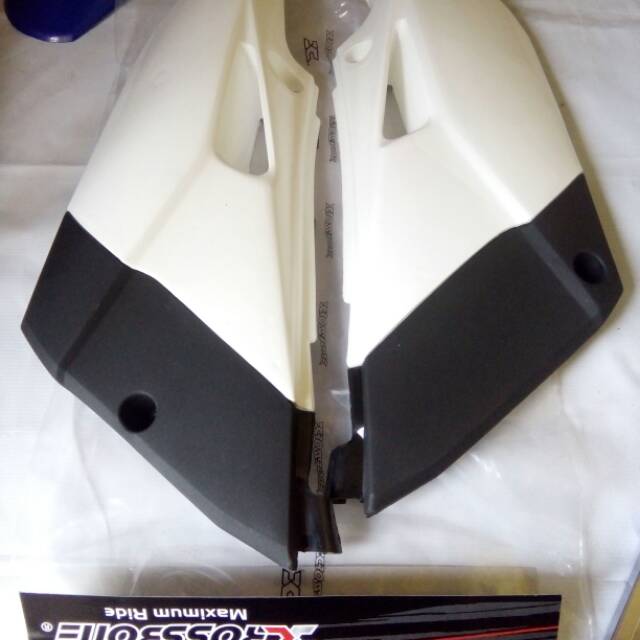 Side panel YZ85 new Xrosbone