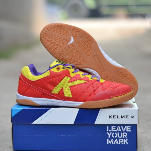 Sepatu futsal cowo Kelme