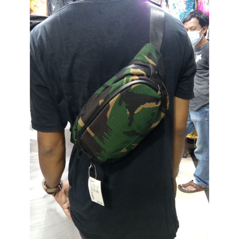 tas pinggang / tas sling bag corak army