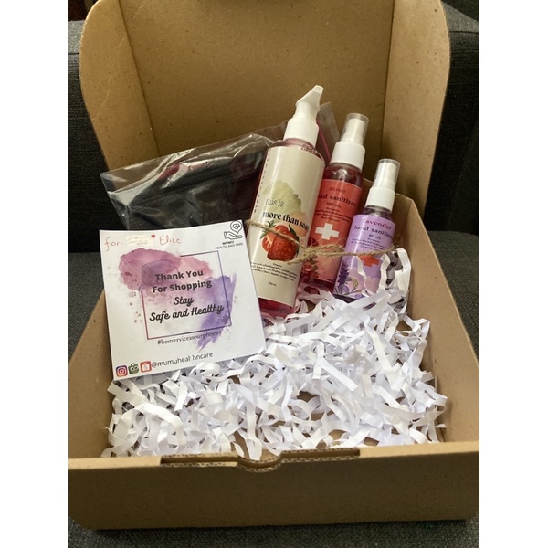 

Giftbox Maxi Mumu - Sabun Cuci Tangan 250 mL - Handsanitizer 100 mL