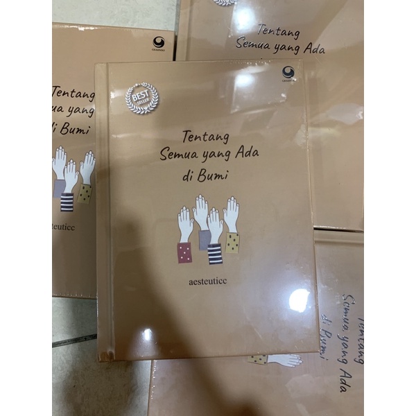 Buku Tentang Semua Yang Ada di Bumi
