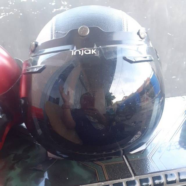 Helm injak