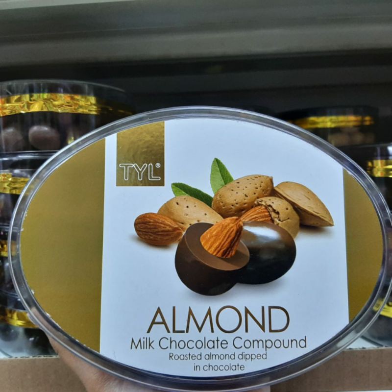 

Coklat almond cocok buat hampers