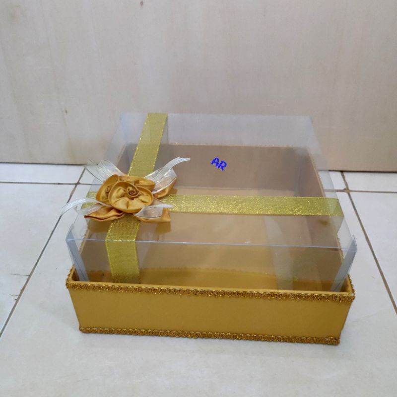 kotak hantaran kue serba guna warna gold