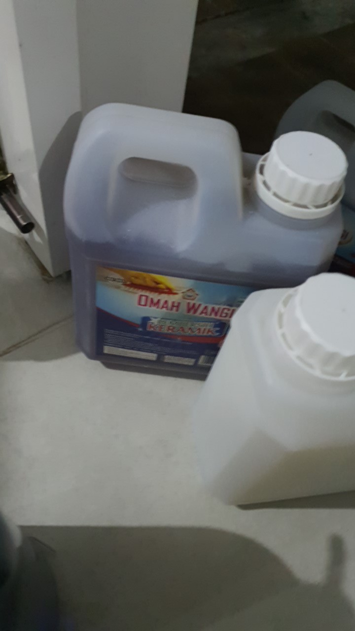 Pembersih Keramik Omah Wangi Jerigen 1liter