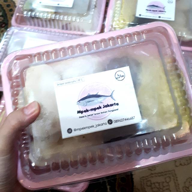

Pempek kapal selam/lenjer/adaan asli ikan tenggiri.