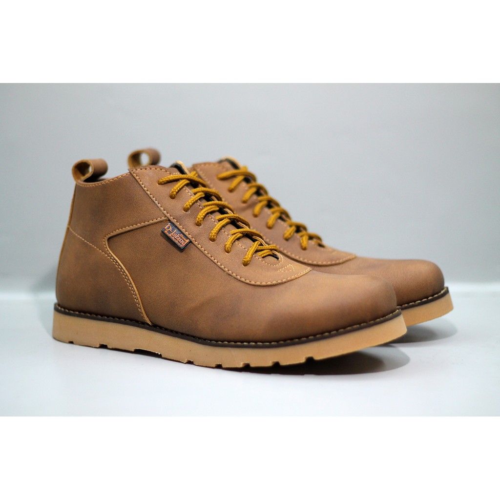 Sepatu Boots Keren - Sepatu Boots Pria - D-Island Shoes Venture Boots Comfort Leather Soft Brown