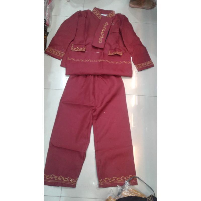 Basofi sunda + celana + peci + sarung