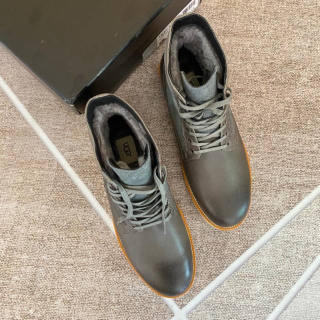 Sepatu Winter UGG size 43