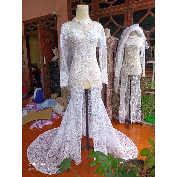 kebaya ekor panjang lebar full pyet