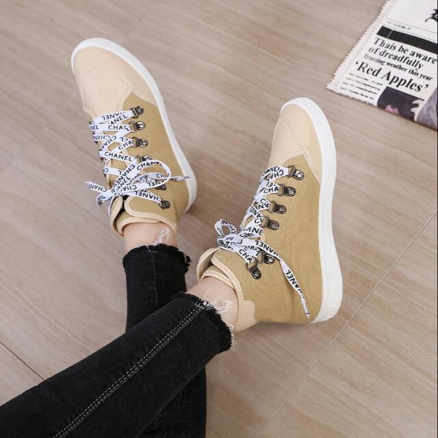 CHANEL SNEAKER SHOES X889