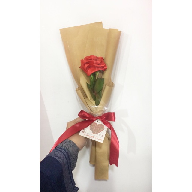 Buket Bunga Satin 1 Tangkai Merah
