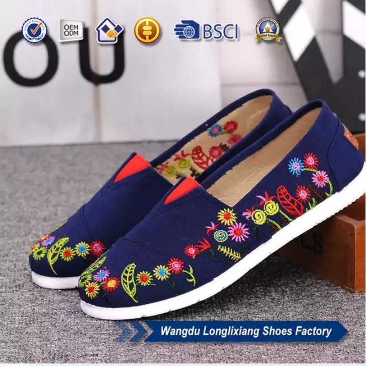 HD SEPATU WANITA SLIP ON WAKKAI FLOWERS BEST SELLER MURAH - BIRU MERAH DAN KREM