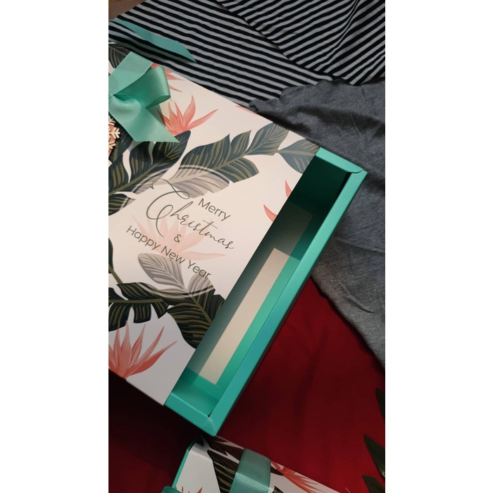 

Ginger- BOX PREMIUM / KOTAK KUE NATAL TAHUN BARU 22x22x8 cm