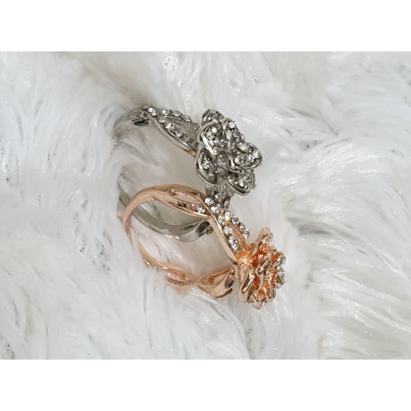 Cincin wanita bentuk mawar