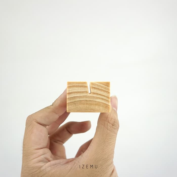 

Dijual IZEMU TORU SET of 3 Card Stand Dudukan Kartu Nama Kayu 1 set 3 pc Berkualitas
