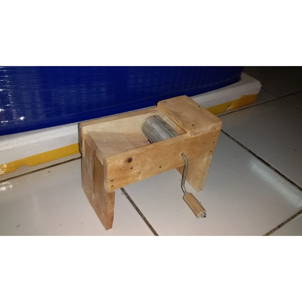 Parutan Kelapa Model Duduk