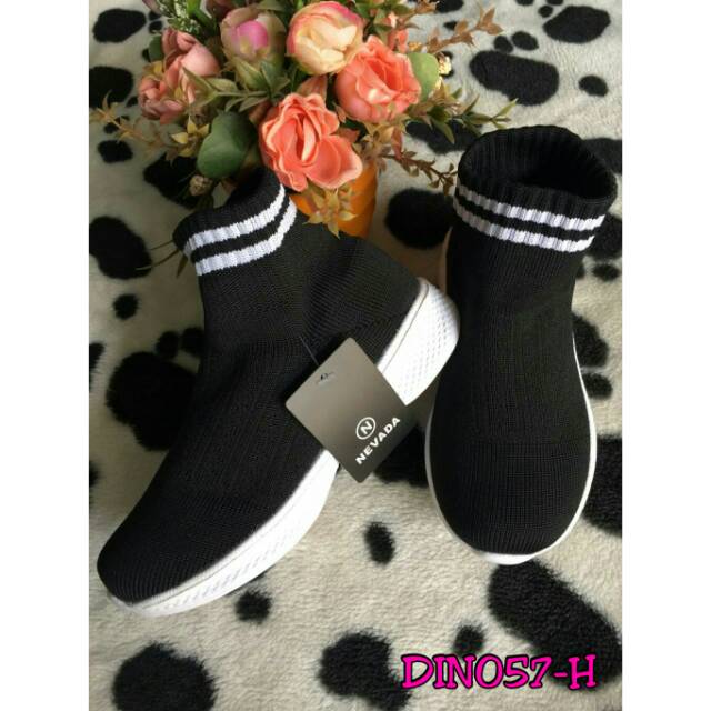 Sepatu anak merk Nevada brand Matahari