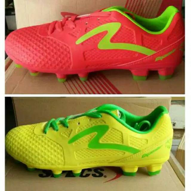 Sepatu bola specs cyanide fg