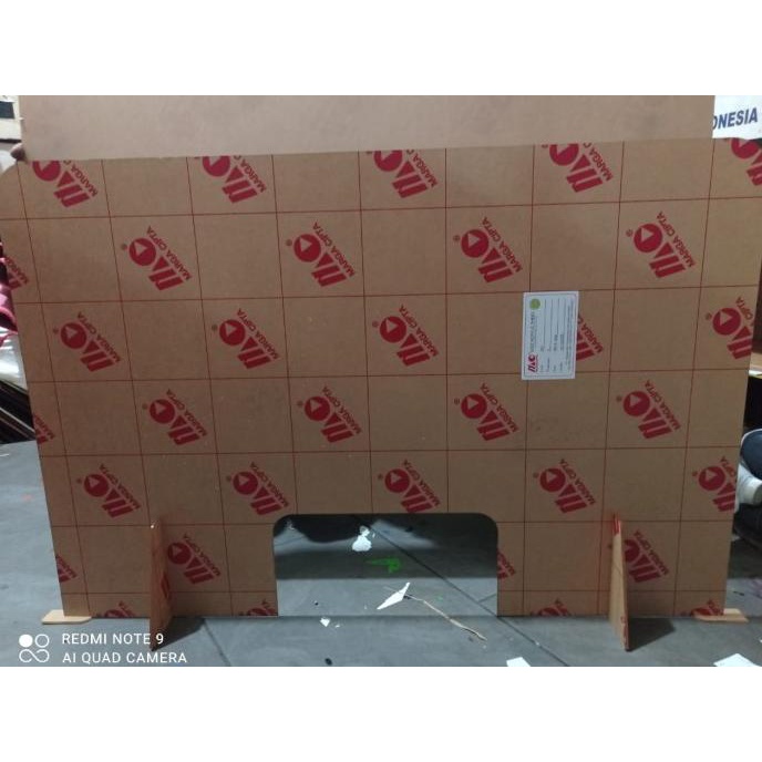 

PARTISI / SEKAT / PEMBATAS MEJA AKRILIK TEBAL 3MM 60x90 cm,