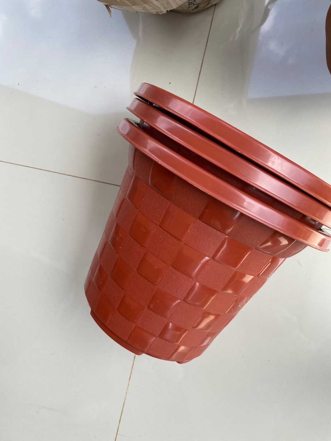 Pot Bunga Akasia Motif Catur 30