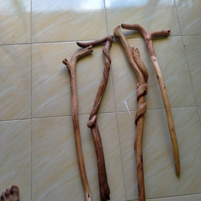 Tongkat jalan kayu kayu setigi ukir