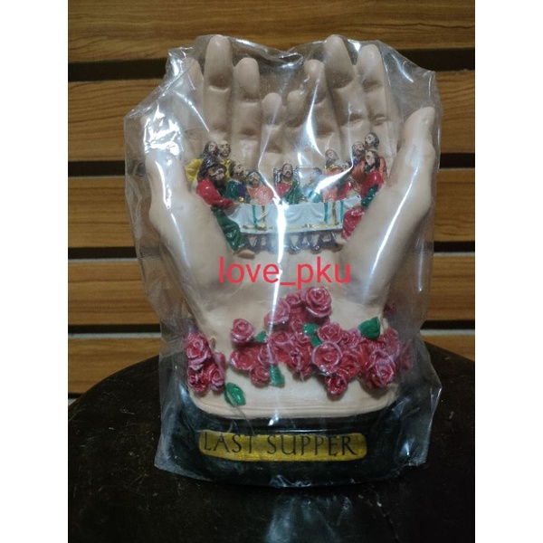 patung tangan perjamuan kudus